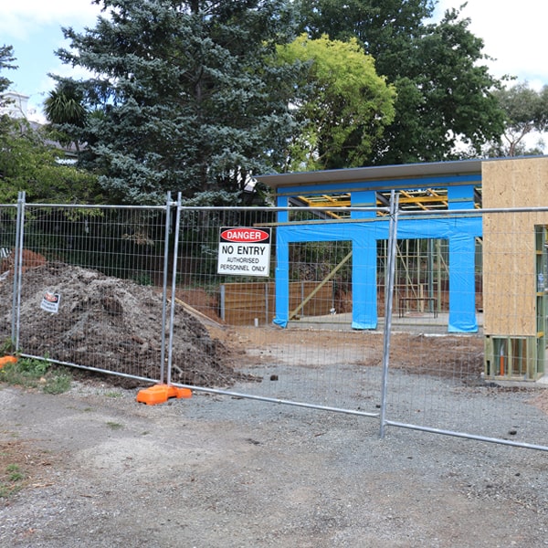 do you deliver and set up temporary fencing and what's the price for this in Hanson